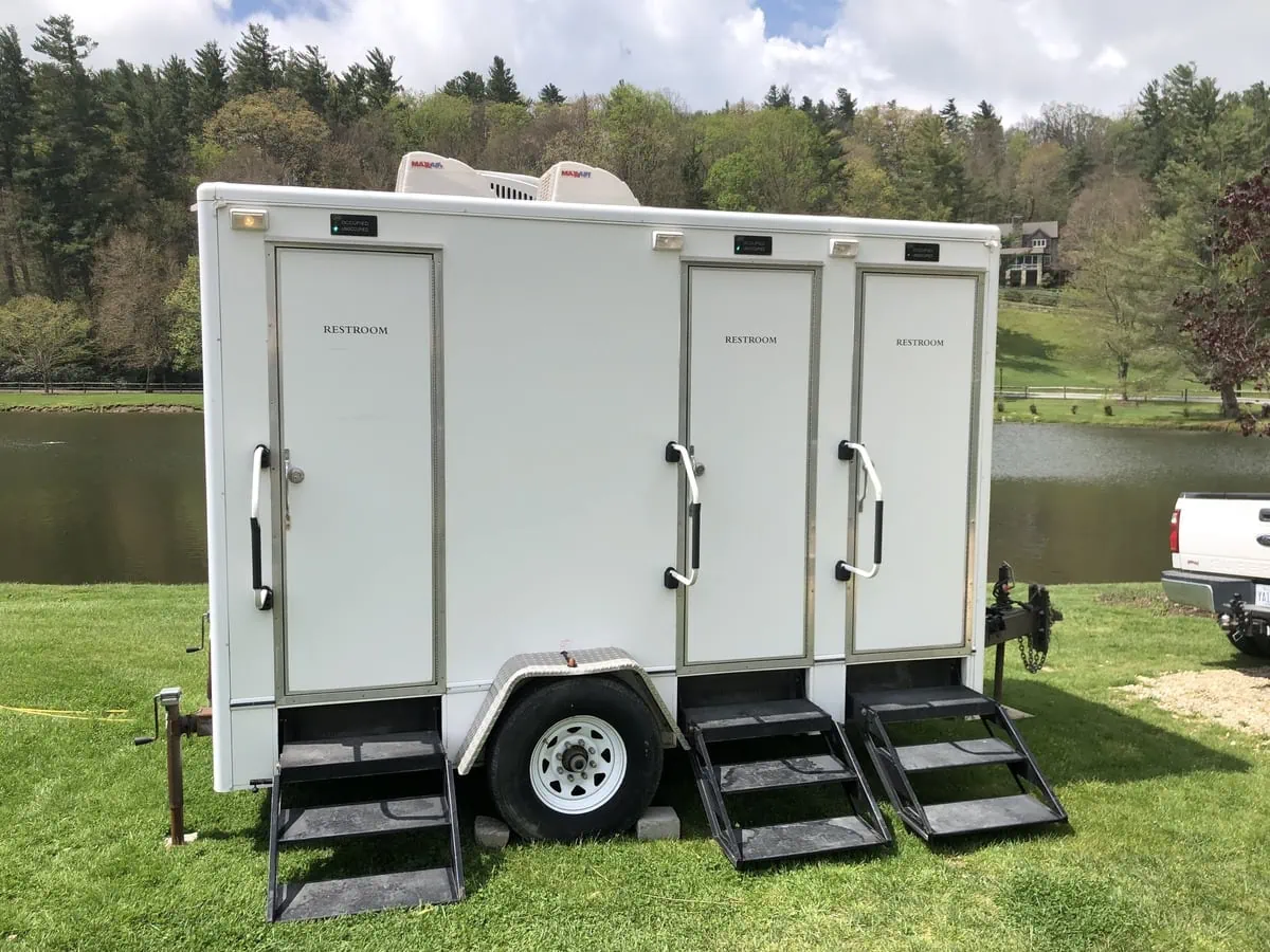 7 Tips for Choosing Porta John Rental Services